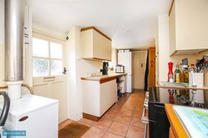 Kitchen/Breakfast Room- click for photo gallery